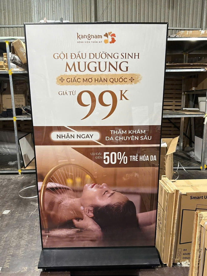 hộp đèn quảng cáo đứng 2 mặt bạt lụa xuyên sáng
