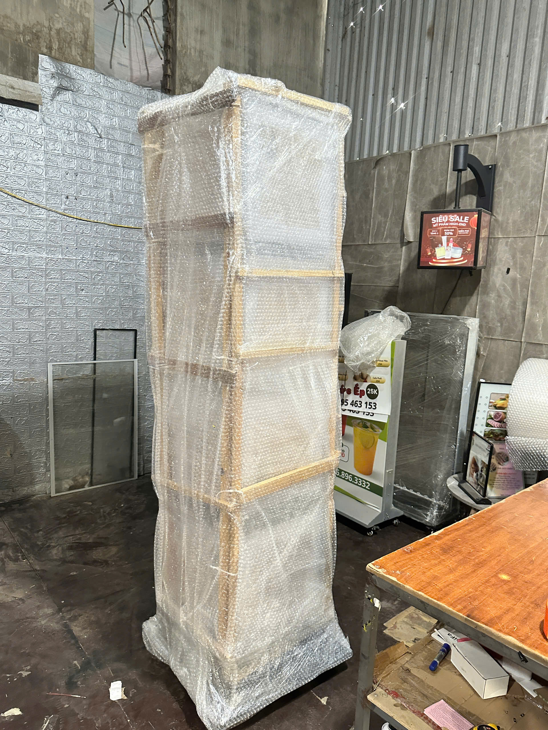 dia chi ban hop den quang cao da tang 4 mat quay 360 do